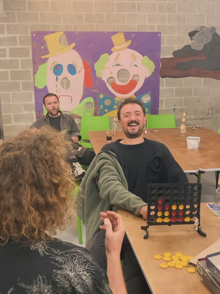 September recap: we see a pattern… we like to play games. 🎲
1: aftershow games @puk.ema
2: soundcheck with dancing kids @relictdiest
3: preshow games
4: 🤘
5: random singing @appelpop_official backstage
6: crazy eyes 👀
7: waiting waiting waiting
8 getting way too hyped for @codenamesgame in the van
9: cat-assist making trailers 🐈
10: aftershow @westmalletrappist and cake
11: G zoom
.
.
.
#randomrecap #randommoments #appelpop #relictfestival #pukema #leietheater #brass #livetechno