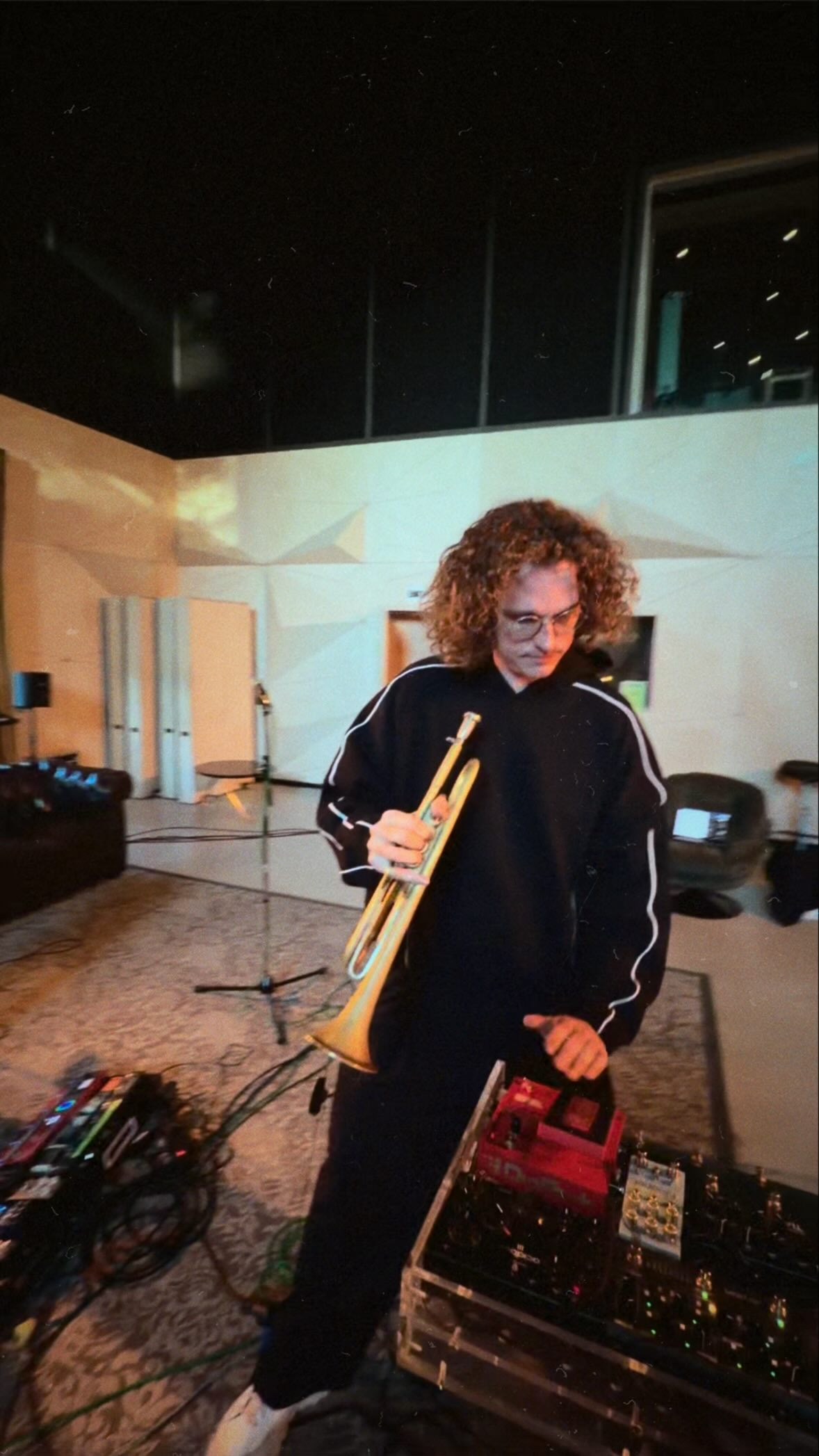 We did a raw, short take on Triggerfinger’s classic “All This Dancin’ Around.” Tonight, we’ll be playing at @daftmusicstudios 10th birthday party alongside @triggerfingerofficial and @ao.band . What do you think of our unfiltered horny version of this Belgian rock classic? 😏
.
.
.
#livetechno #naftid #trackid