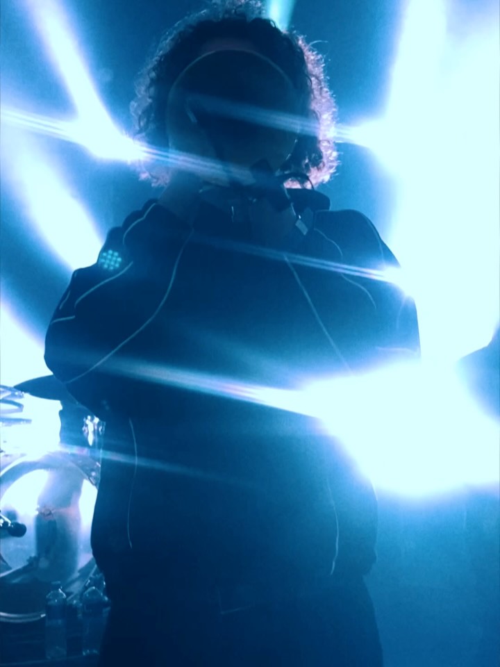 one reel didn’t really catch the vibe enough of @bevrijdingsfestivaloverijssel so here’s round 2! 🥊

video by Vince
lights by @do_do_do_dorian @devents_bv 
.
.
.
#livetechno #brass #futurebrass