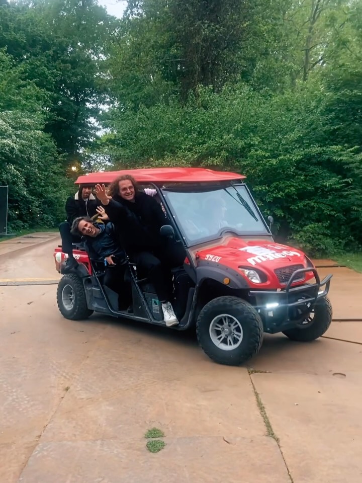 Our last two months in a few frames: april/may random recap!
1: always arrive in style 🏎️
2: sublime advertising
3: in the moment 🧘
4: 🍺✈️
5: no comment
6: testosterone test
7: band + crew
8: new song?
9: soundcheck reaction video
10: abgang 🚪
11: introducing DJ Tom